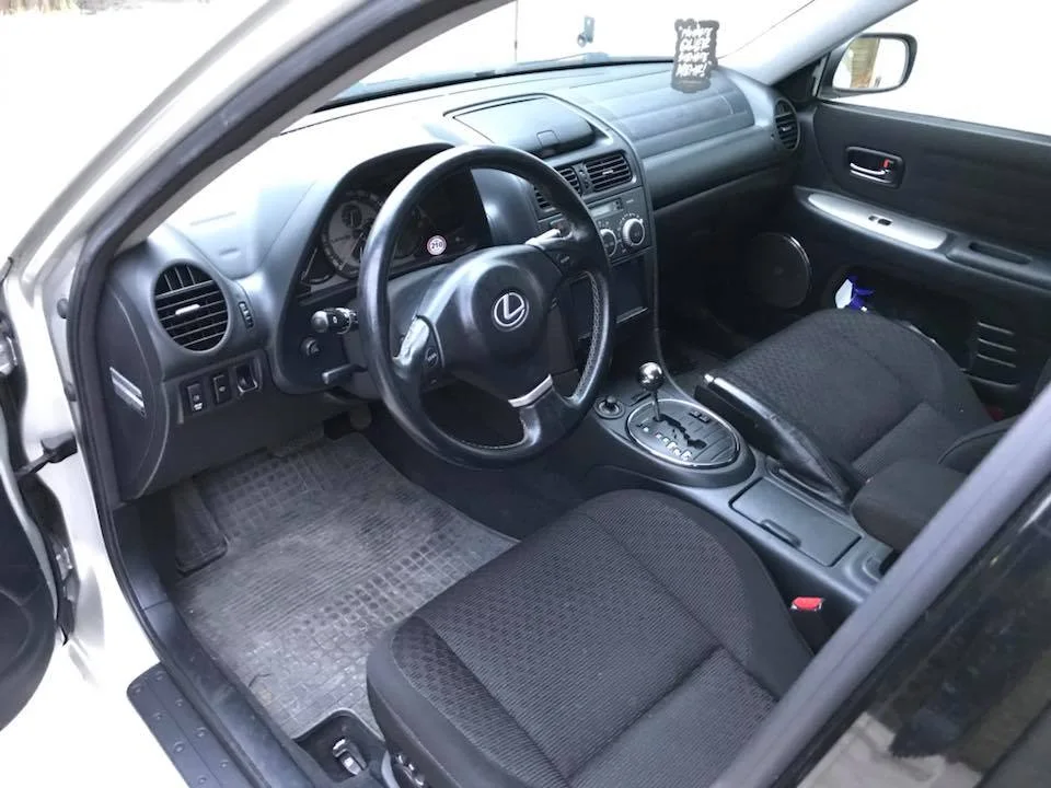 Luxus IS300 – Foto 2