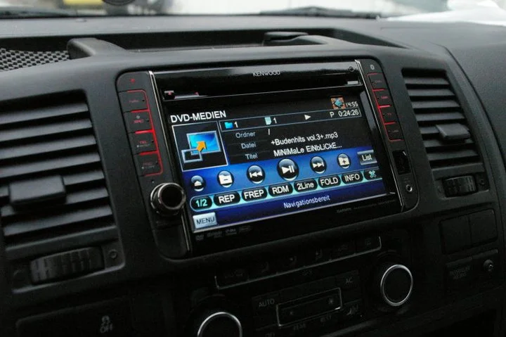 VW T5 Facelift mit Kenwood DNX520VBT – Foto 3