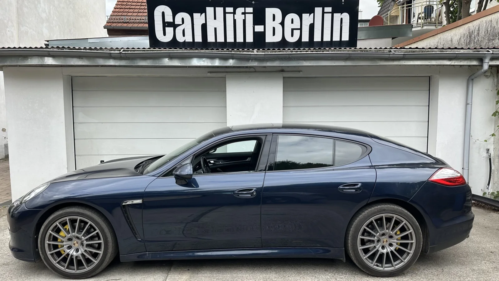 Porsche Panamera mit Wireless Apple CarPlay und AndroidAuto ausgestattet