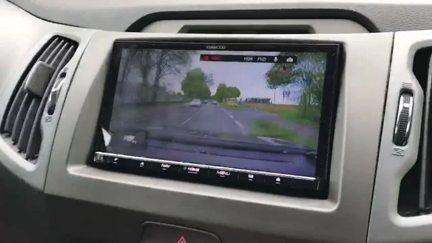 Kleines Video von der neuen Kenwood dashcam mit Anschluss an die neuen Moniciver