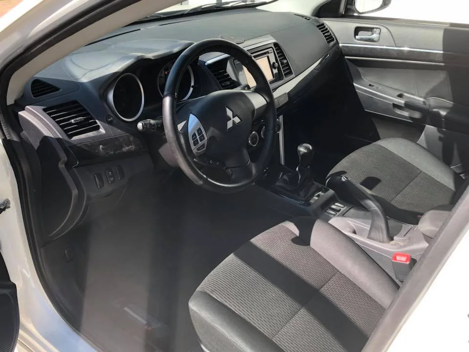 Mitsubishi Lancer – Foto 2