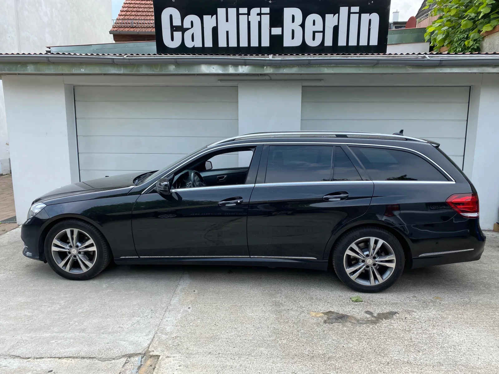 Mercedes E-Klasse W212 mit CarPlay / AndroidAuto und Rückfahrkamera nachgerüstet