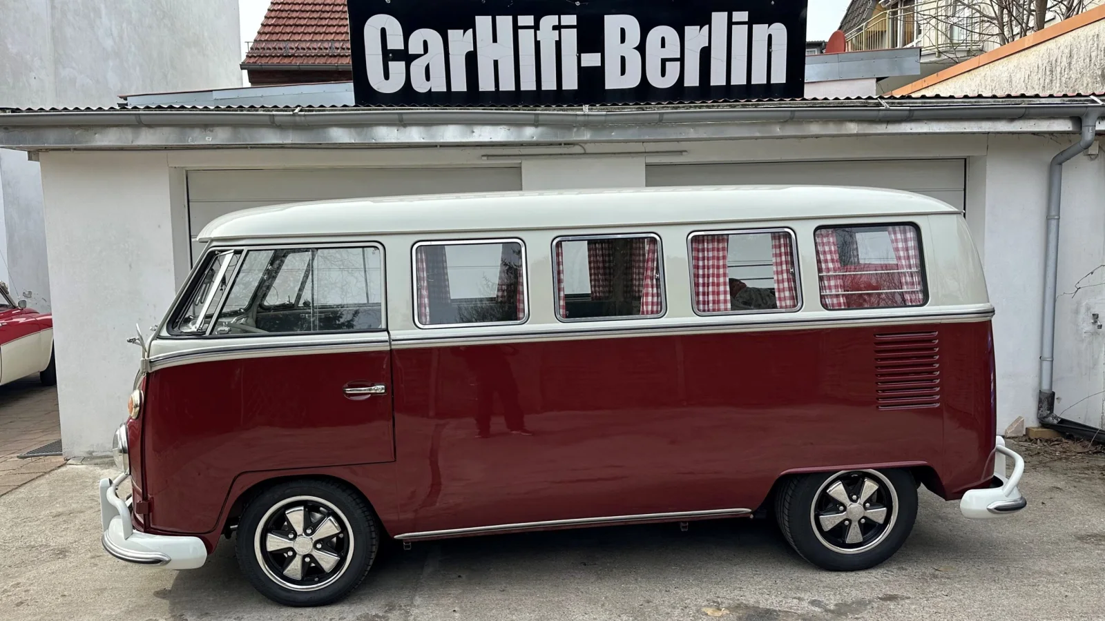 VW T1 mit RetroSound Radio – Foto 1
