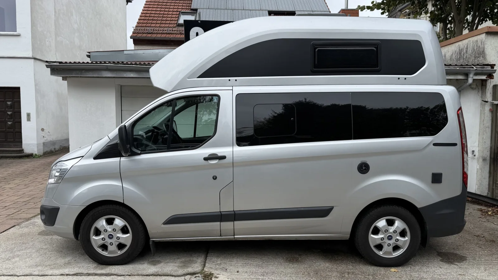 Ford Transit Custom WoMo mit Kenwood HighEnd Radio und Rückfahrkamera ausgestattet