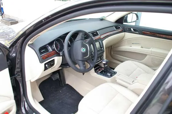 Skoda Superb – Foto 2