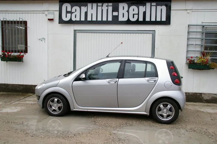 Smart ForFour mit Alpine Status F1