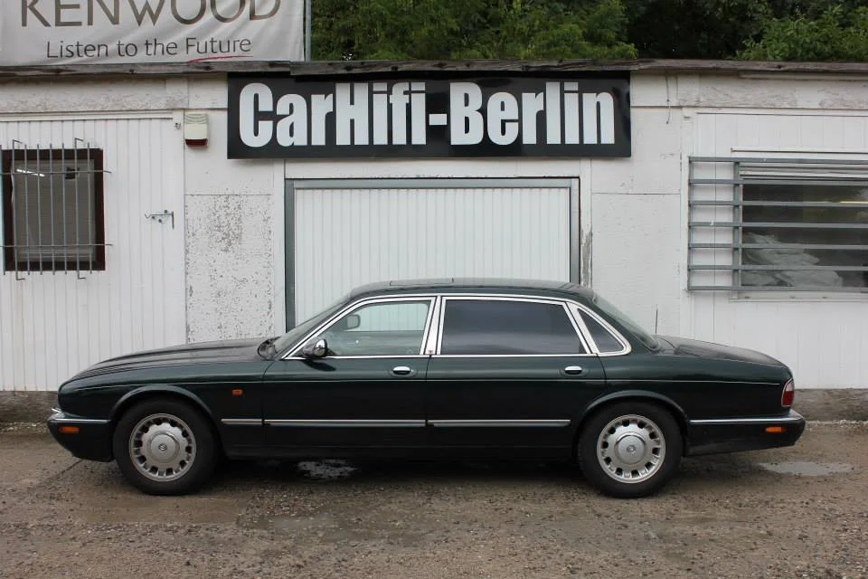 Jaguar Daimler XJ 8