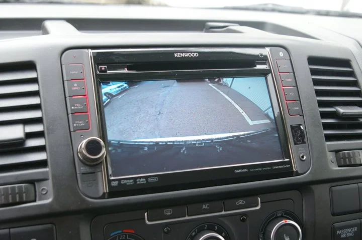 VW T5 Facelift mit Kenwood DNX520VBT und Rückfahrkamera – Foto 5