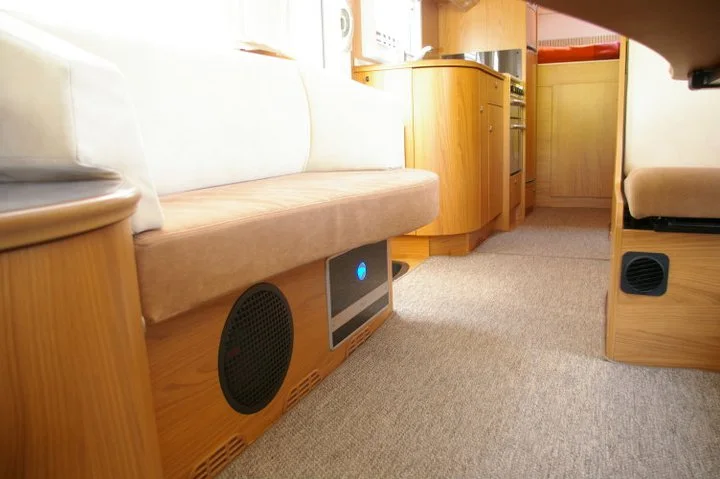 Bürstner Wohnmobil mit Rainbow Soundsystem – Foto 5