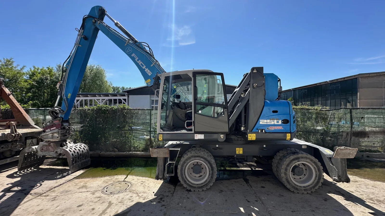 Radbagger mit 2 Kameras ausgestattet